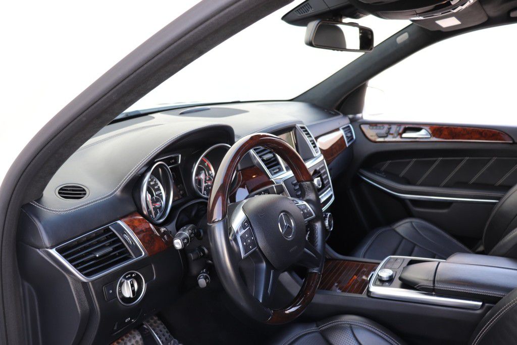 Photo 55 of this MERCEDES-BENZ GL63 AMG