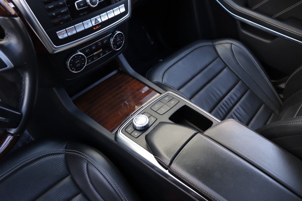 Photo 60 of this MERCEDES-BENZ GL63 AMG