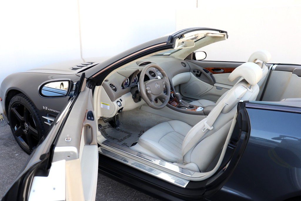 Photo 2 of this MERCEDES-BENZ SL 55 AMG