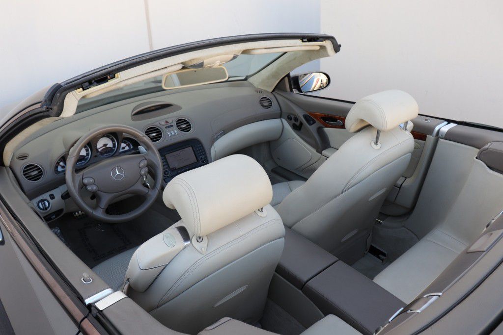 Photo 21 of this MERCEDES-BENZ SL 55 AMG
