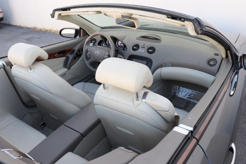 Photo 23 of this MERCEDES-BENZ SL 55 AMG