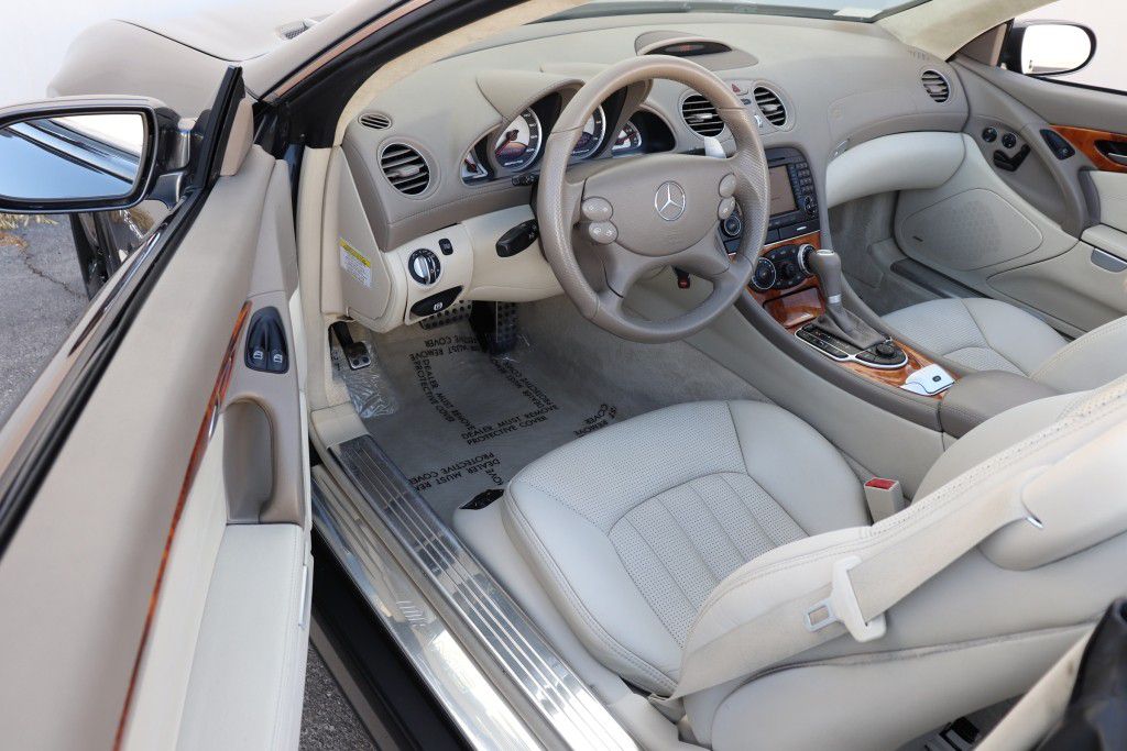 Photo 24 of this MERCEDES-BENZ SL 55 AMG