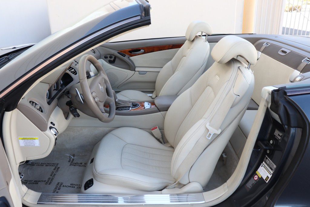 Photo 26 of this MERCEDES-BENZ SL 55 AMG