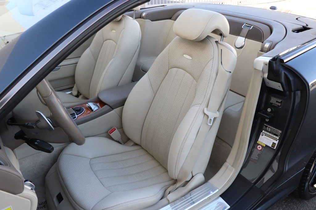Photo 27 of this MERCEDES-BENZ SL 55 AMG
