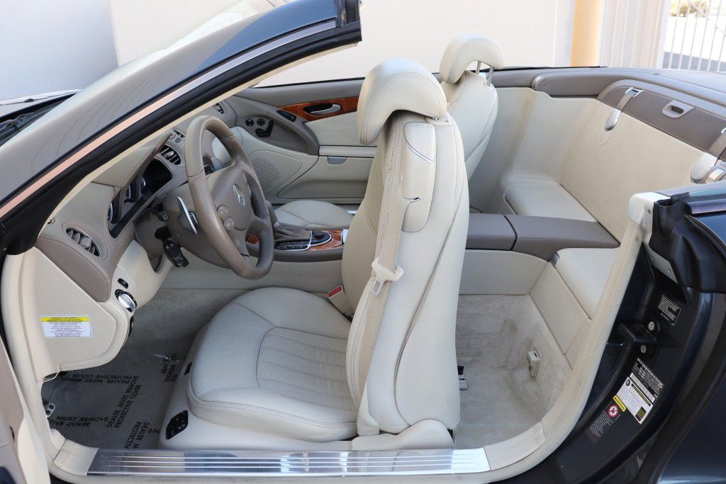 Photo 28 of this MERCEDES-BENZ SL 55 AMG