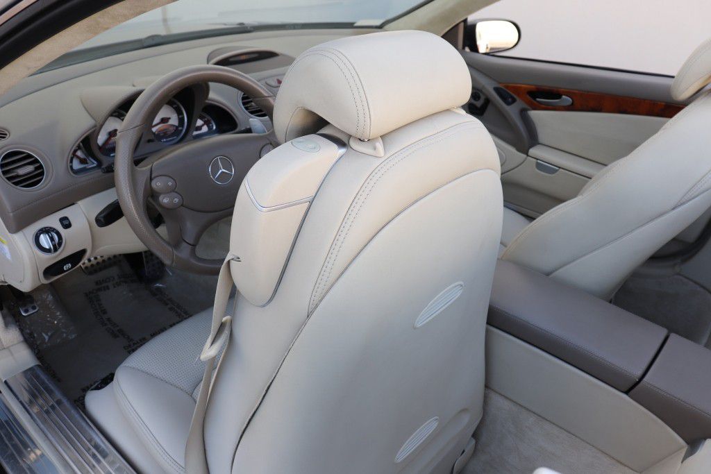 Photo 29 of this MERCEDES-BENZ SL 55 AMG