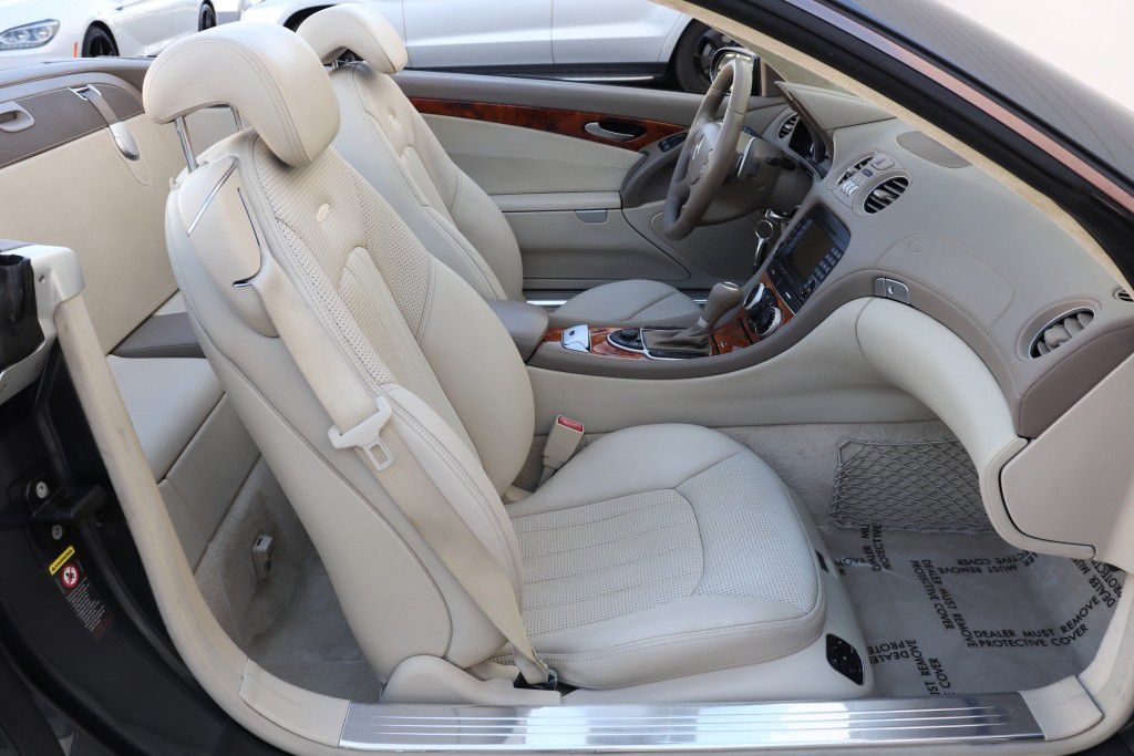 Photo 37 of this MERCEDES-BENZ SL 55 AMG
