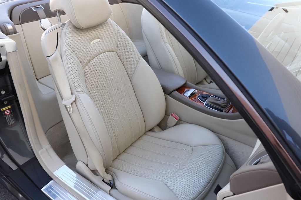 Photo 38 of this MERCEDES-BENZ SL 55 AMG