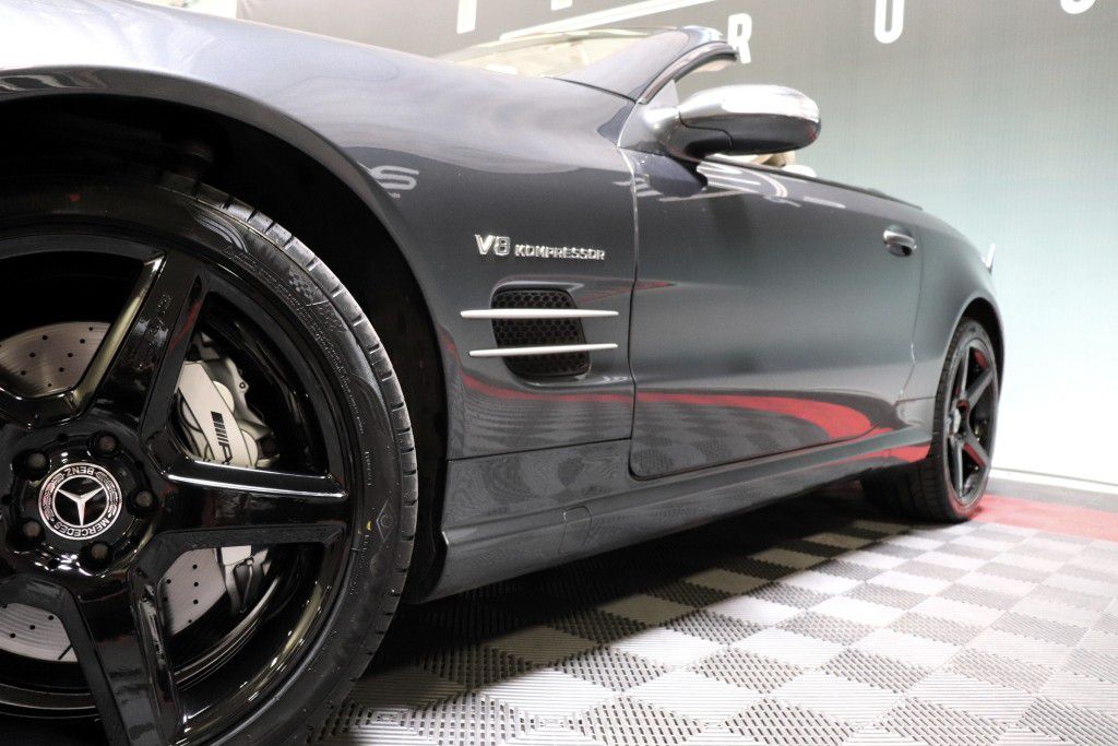 Photo 80 of this MERCEDES-BENZ SL 55 AMG