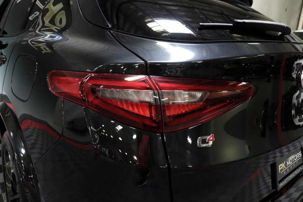 Photo 5 of this ALFA ROMEO STELVIO QUADRIF