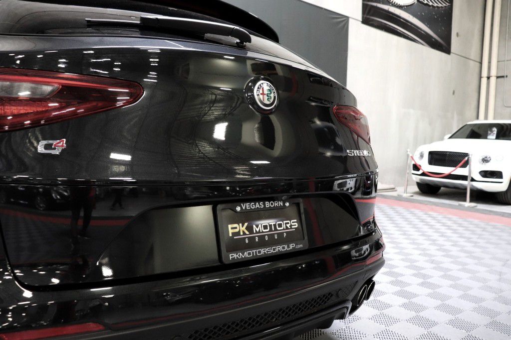Photo 6 of this ALFA ROMEO STELVIO QUADRIF