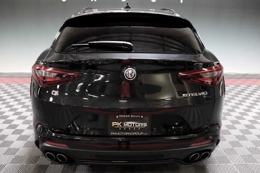 Photo 7 of this ALFA ROMEO STELVIO QUADRIF