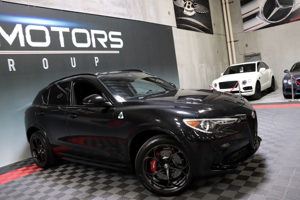 Photo 11 of this ALFA ROMEO STELVIO QUADRIF