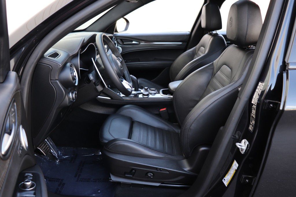 Photo 19 of this ALFA ROMEO STELVIO QUADRIF