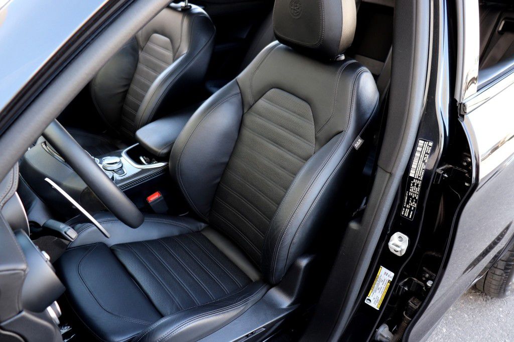 Photo 20 of this ALFA ROMEO STELVIO QUADRIF