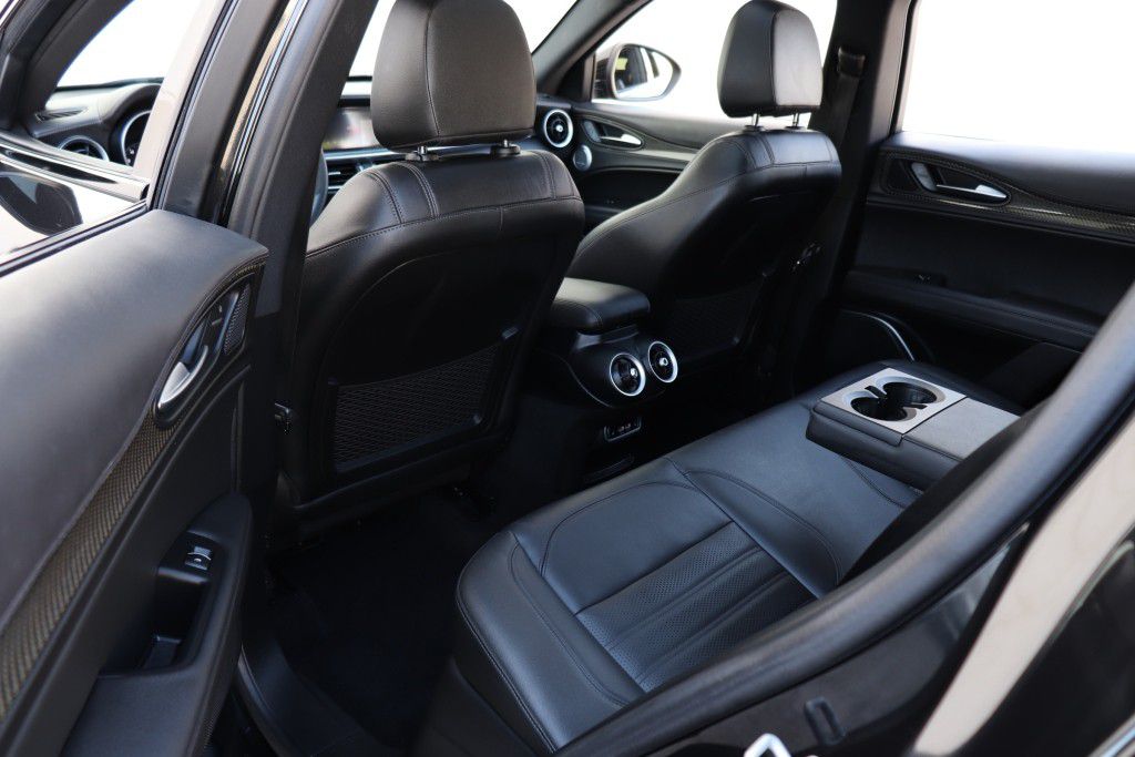 Photo 21 of this ALFA ROMEO STELVIO QUADRIF