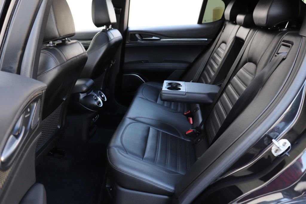 Photo 22 of this ALFA ROMEO STELVIO QUADRIF