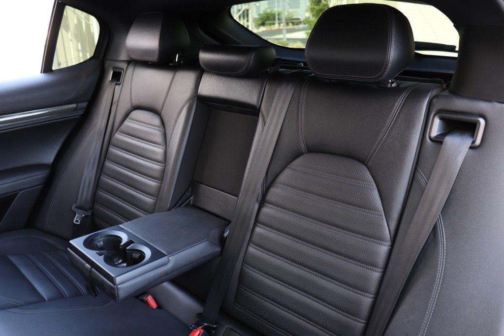 Photo 23 of this ALFA ROMEO STELVIO QUADRIF