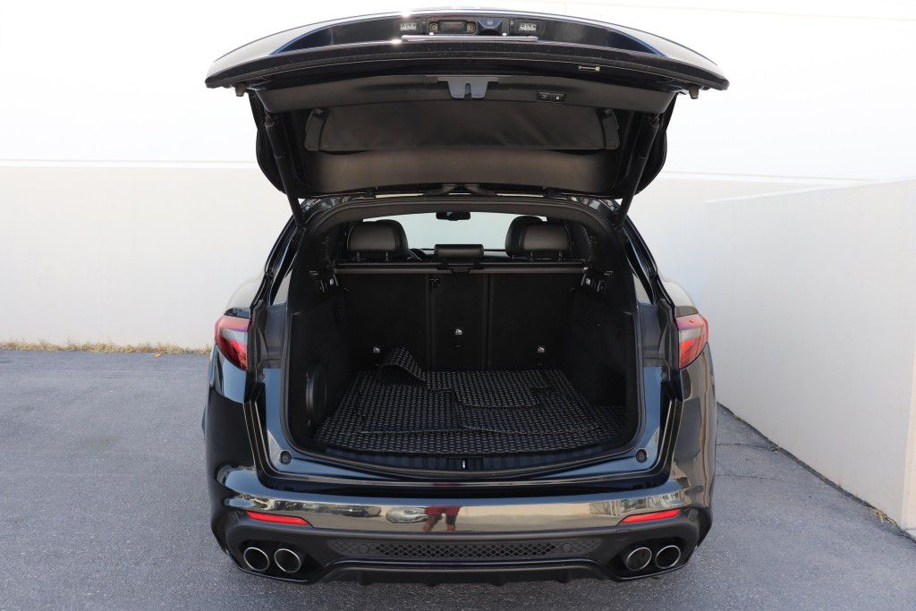 Photo 24 of this ALFA ROMEO STELVIO QUADRIF