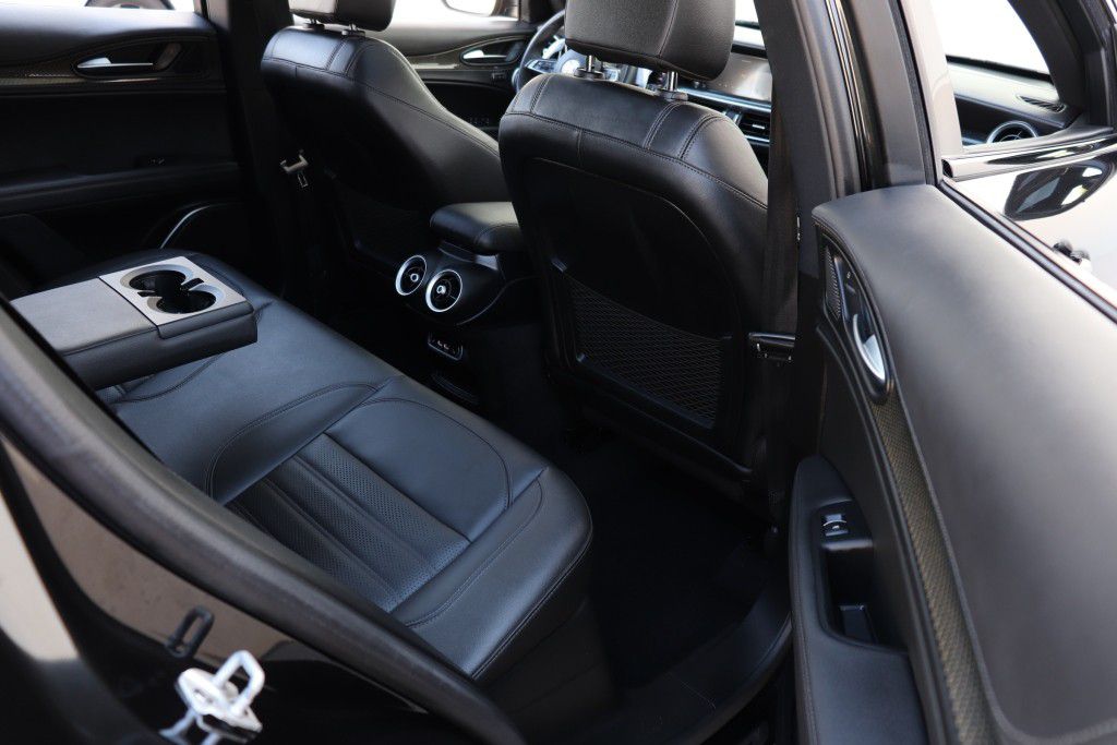 Photo 31 of this ALFA ROMEO STELVIO QUADRIF