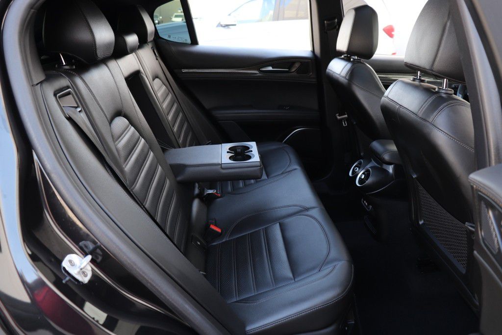 Photo 32 of this ALFA ROMEO STELVIO QUADRIF
