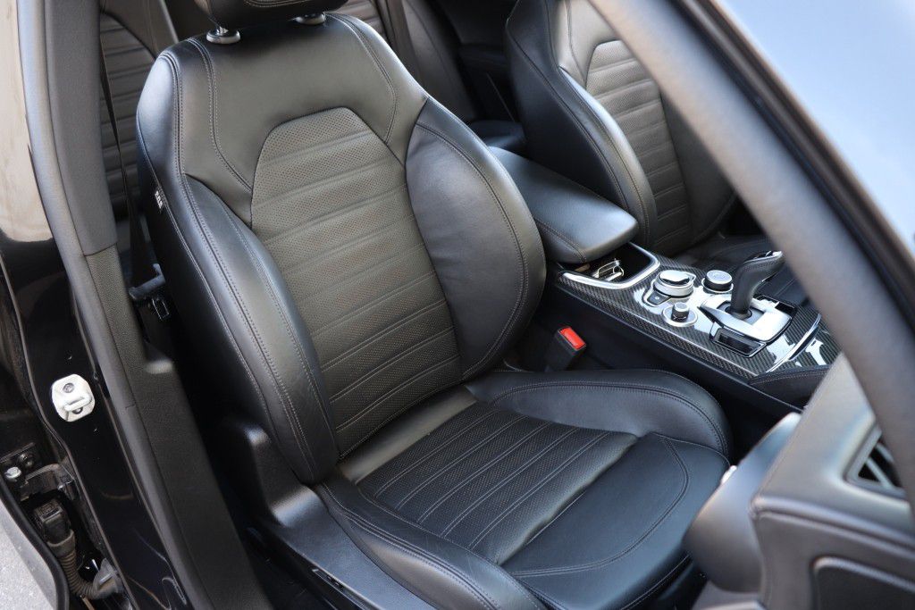 Photo 37 of this ALFA ROMEO STELVIO QUADRIF