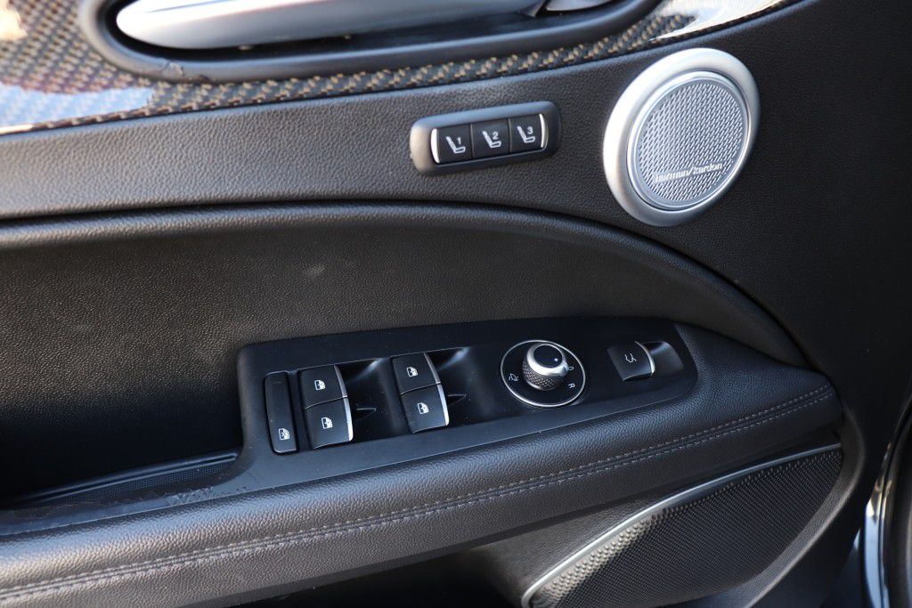 Photo 42 of this ALFA ROMEO STELVIO QUADRIF