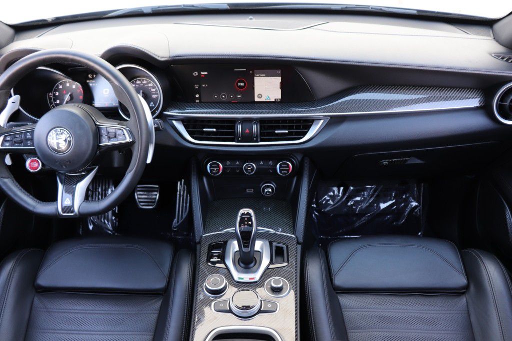 Photo 47 of this ALFA ROMEO STELVIO QUADRIF