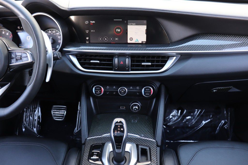 Photo 48 of this ALFA ROMEO STELVIO QUADRIF