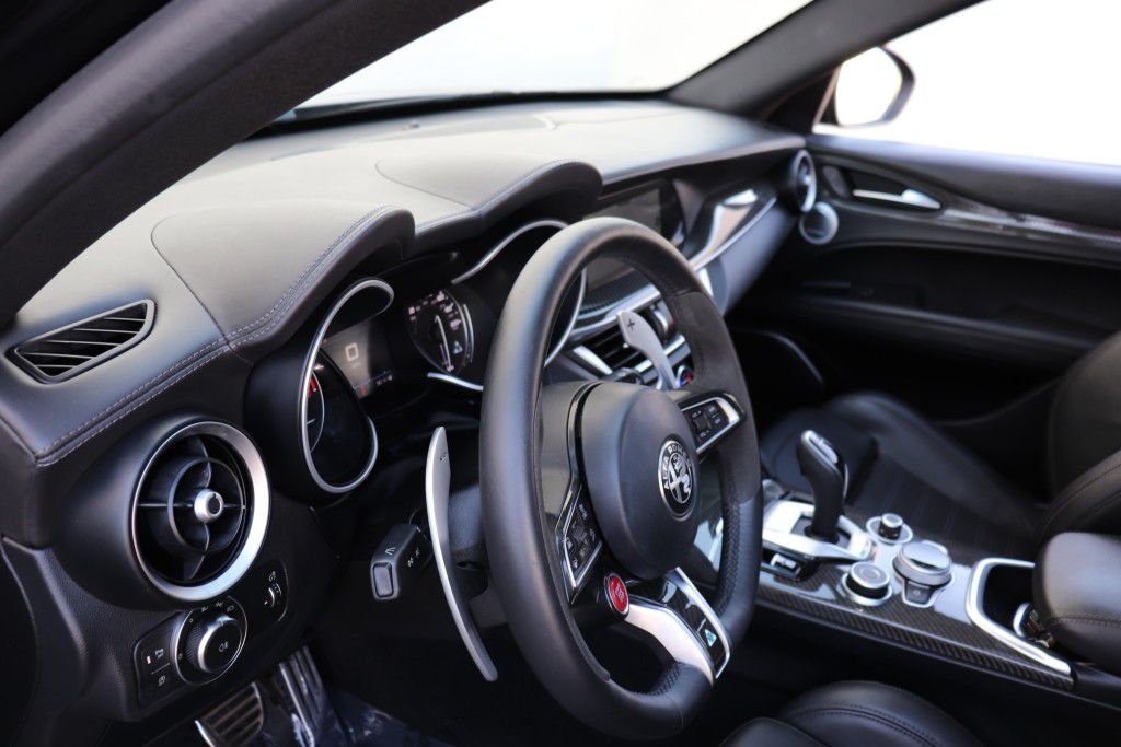 Photo 52 of this ALFA ROMEO STELVIO QUADRIF