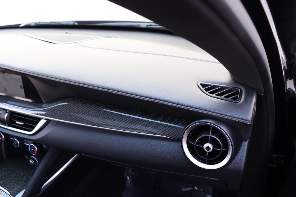 Photo 54 of this ALFA ROMEO STELVIO QUADRIF