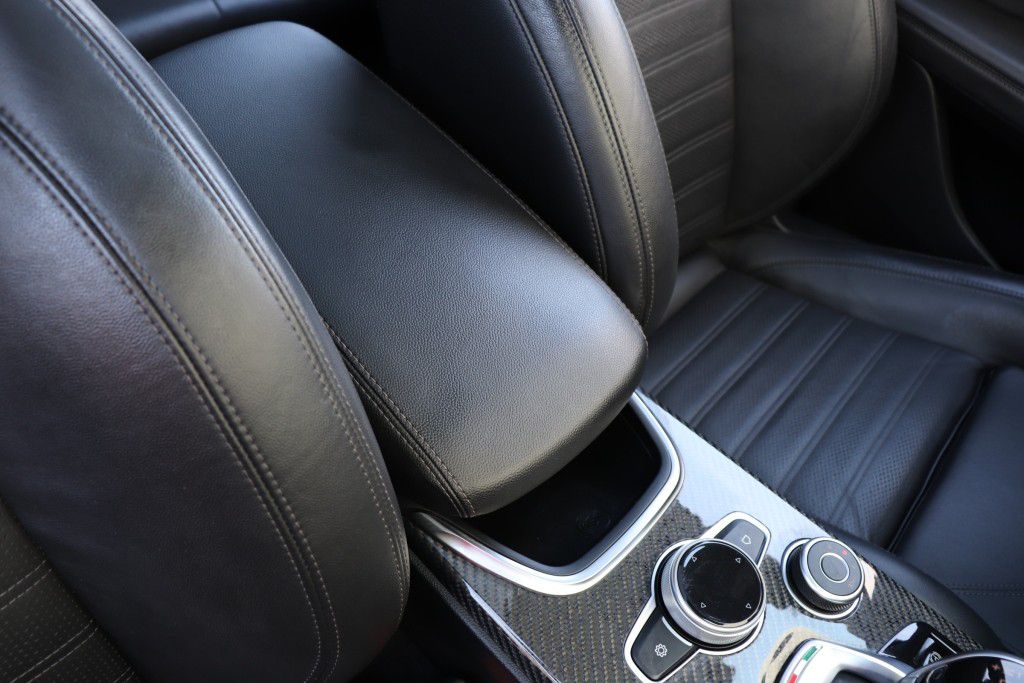Photo 56 of this ALFA ROMEO STELVIO QUADRIF
