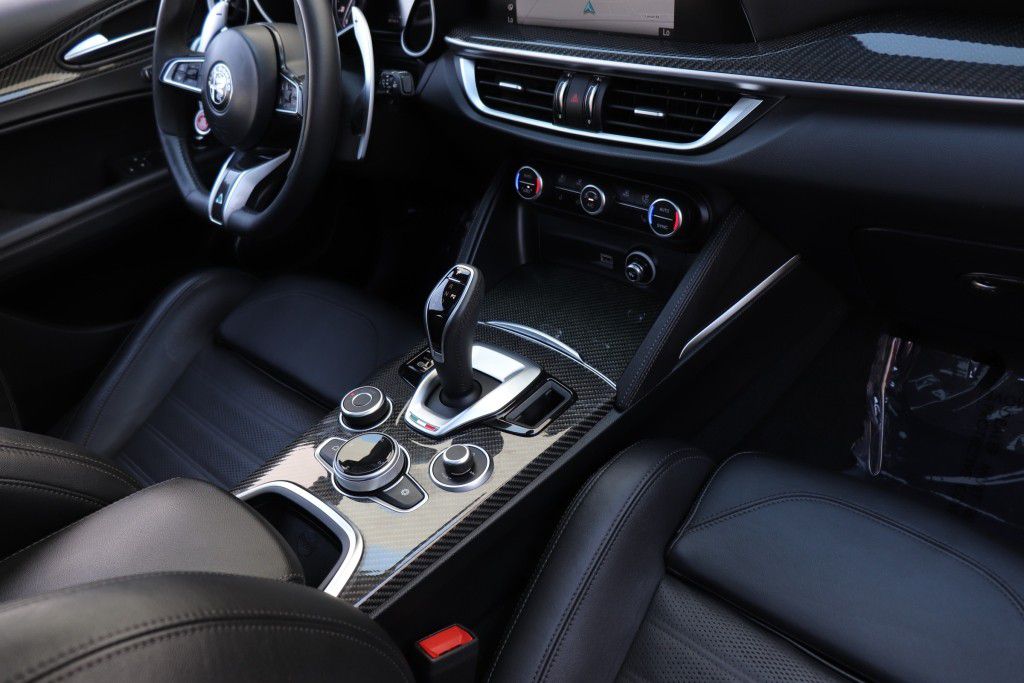 Photo 58 of this ALFA ROMEO STELVIO QUADRIF