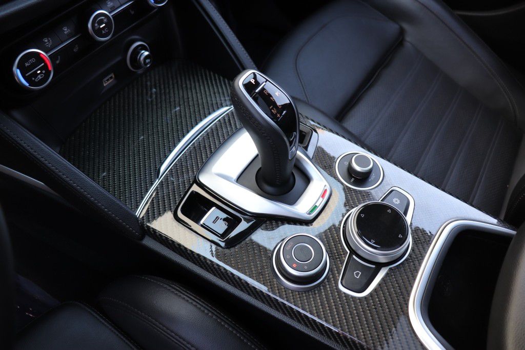 Photo 60 of this ALFA ROMEO STELVIO QUADRIF
