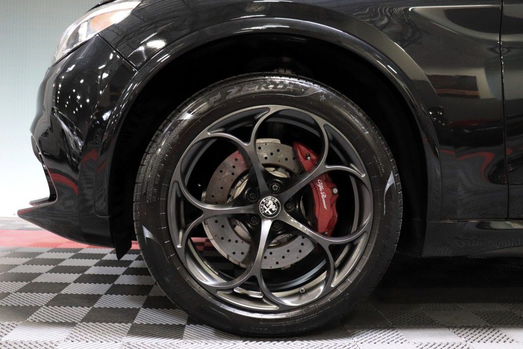 Photo 82 of this ALFA ROMEO STELVIO QUADRIF