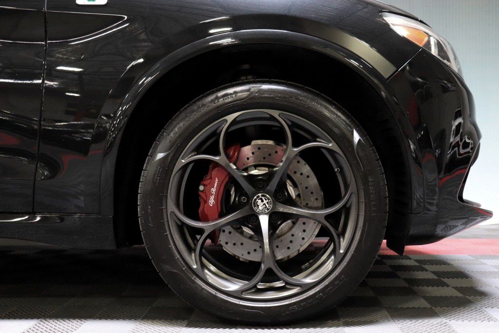 Photo 85 of this ALFA ROMEO STELVIO QUADRIF