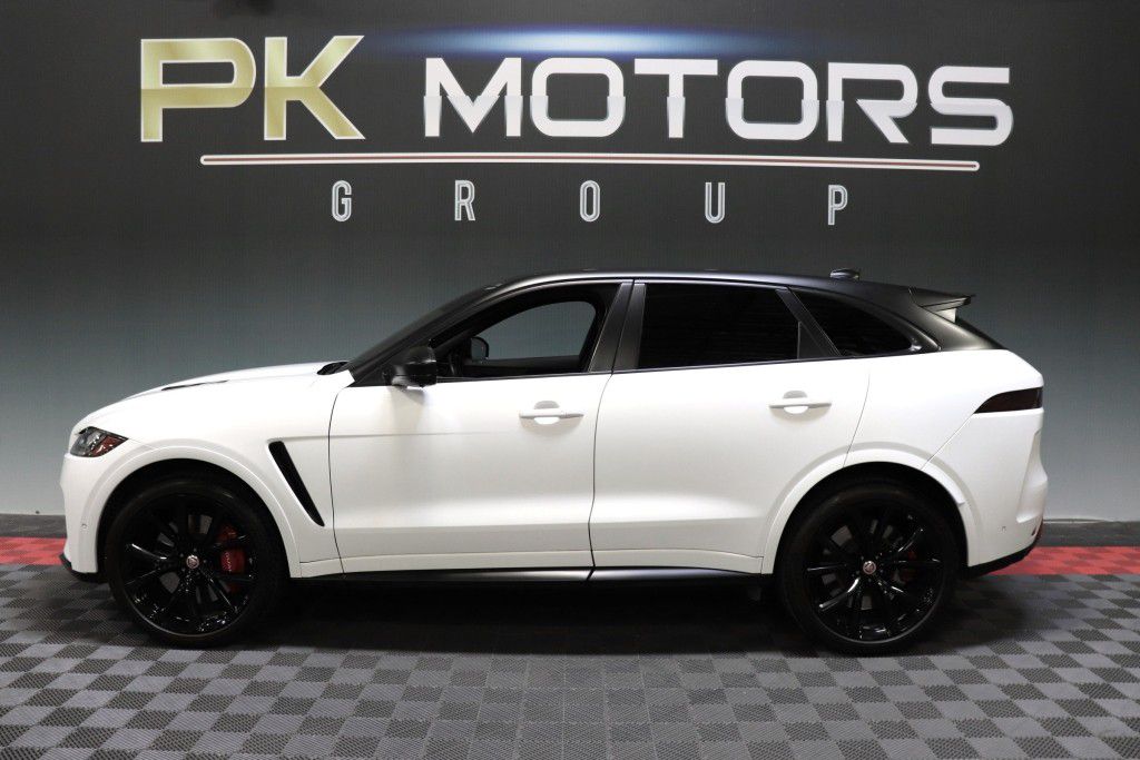 Photo 3 of this JAGUAR F-PACE SVR