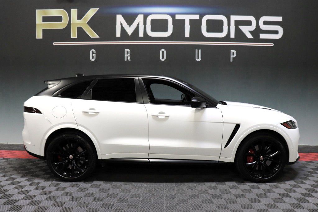 Photo 10 of this JAGUAR F-PACE SVR