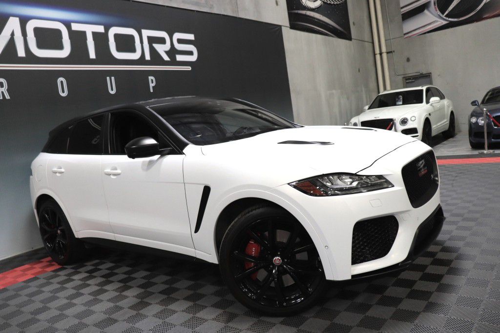 Photo 11 of this JAGUAR F-PACE SVR