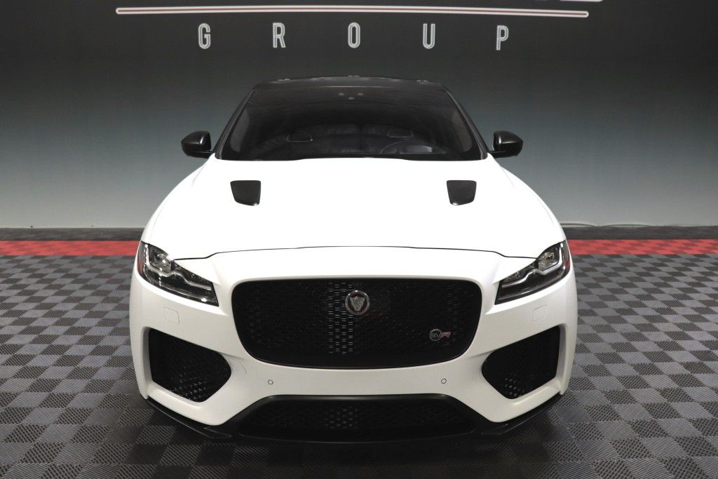 Photo 12 of this JAGUAR F-PACE SVR