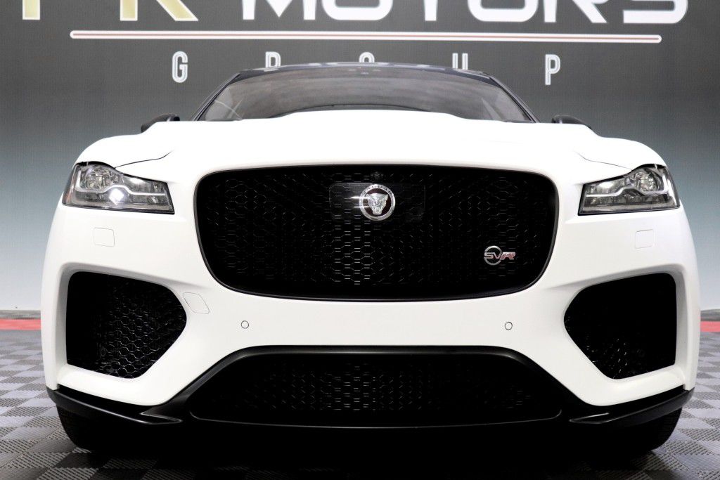 Photo 13 of this JAGUAR F-PACE SVR