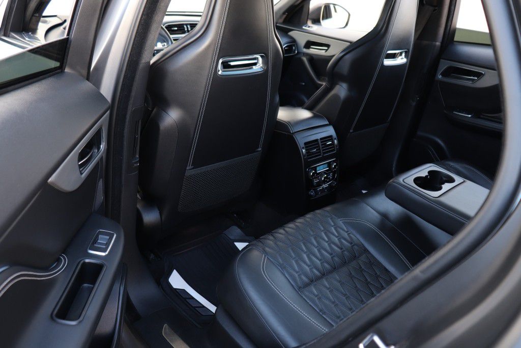 Photo 19 of this JAGUAR F-PACE SVR