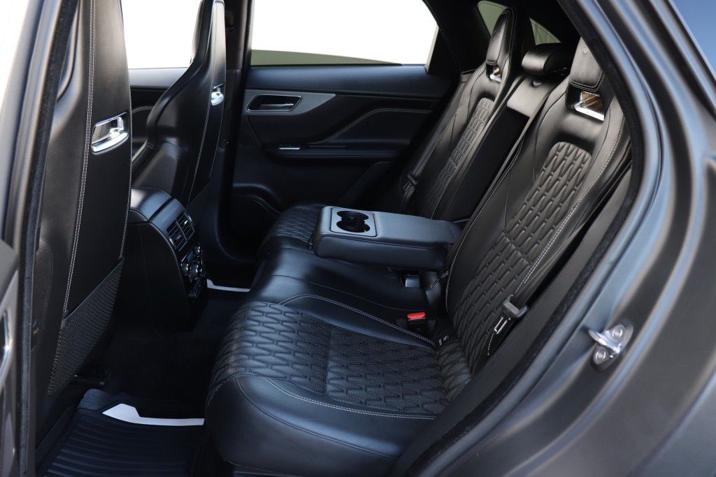 Photo 20 of this JAGUAR F-PACE SVR