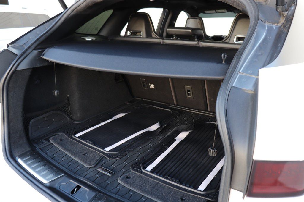 Photo 25 of this JAGUAR F-PACE SVR