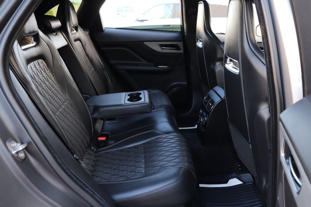 Photo 30 of this JAGUAR F-PACE SVR