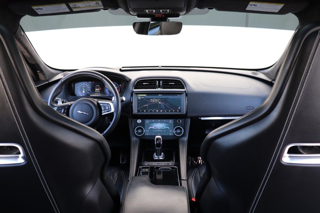 Photo 36 of this JAGUAR F-PACE SVR