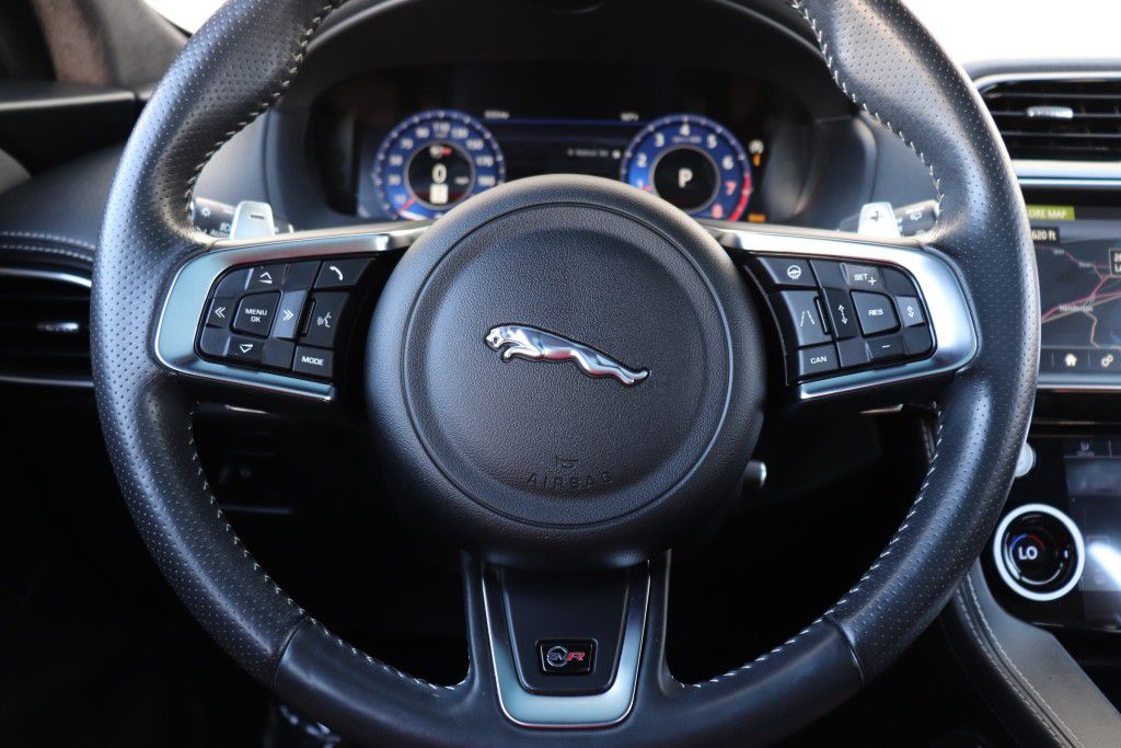 Photo 43 of this JAGUAR F-PACE SVR
