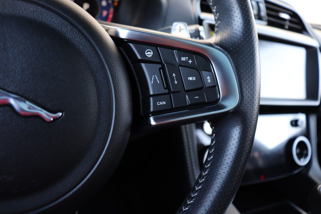 Photo 44 of this JAGUAR F-PACE SVR