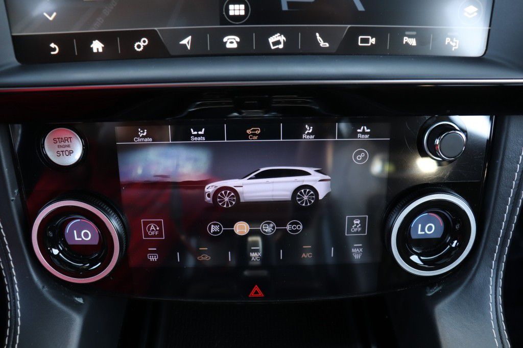 Photo 59 of this JAGUAR F-PACE SVR