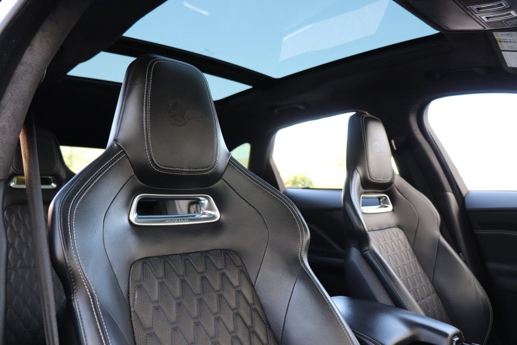 Photo 62 of this JAGUAR F-PACE SVR